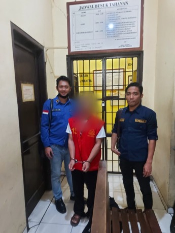 MENGEKSEKUSI: Tim Jaksa Eksekutor Kejari Malinau melakukan eksekusi terpidana ke Lembaga Pemasyarakatan Kelas II A Tarakan.