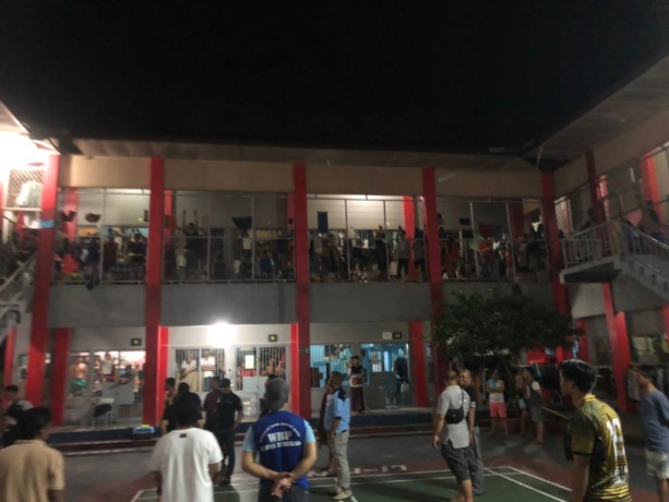 RICUH: Situasi di Blok Delta Lapas Tarakan yang sempat ricuh setelah ratusan warga binaan tidak terima Hendra dipindahkan. FOTO: ISTIMEWA