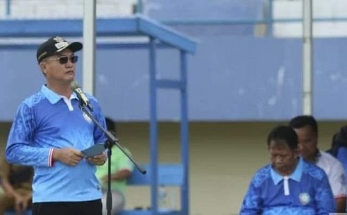 HADI ARIS ISKANDAR/RADAR TARAKAN  TURNAMEN: Bupati Malinau, Wempi Wellem Mawa membuka resmi turnamen sepak bola.