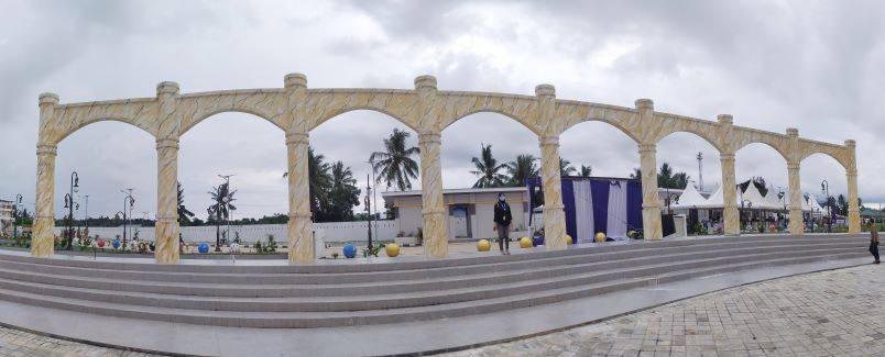 BERSOLEK: Wajah kawasan Wisata Ratu Intan Pantai Amal Tarakan saat ini. (FOTO: IFRANSYAH/RADAR TARAKAN)