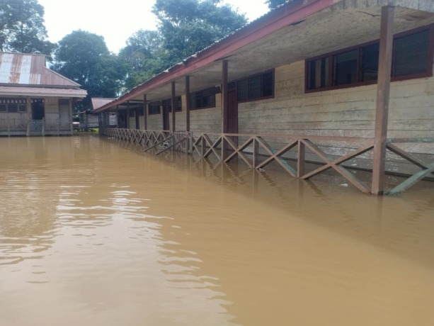 TERDAMPAK BANJIR: Dua desa di Kecamatan Sembakung terendam banjir kiriman dari Malaysia yang berada di hulu sungai Sembakung.