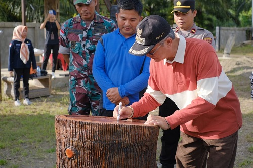 HADI ARIS/RADAR TARAKAN     WAHANA REKREASI: Bupati Malinau saat meresmikan Tajan Frank Park.