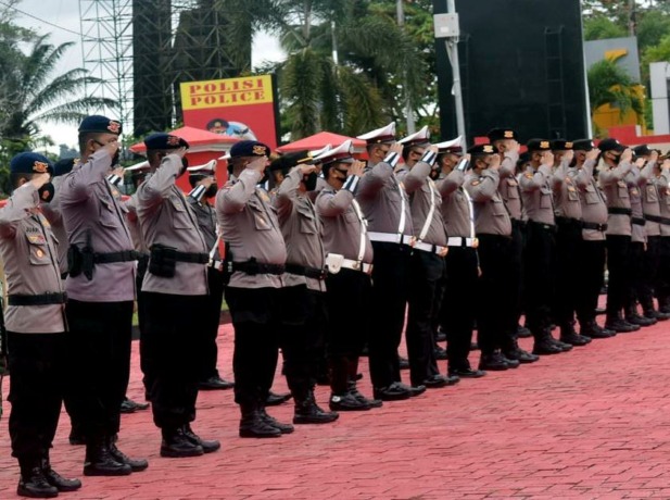 Tampak personel Polri saat mengikuti apel di halaman Mapolres Bulungan.