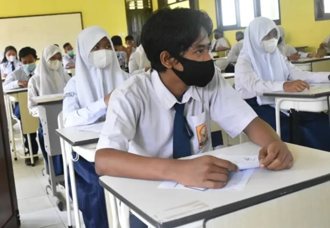 PENDIDIKAN: Tampak aktivitas belajar mengajar di salah satu sekolah di Bulungan. Sementara itu, Pemprov Kaltara kembali memperpanjang waktu penyaluran beasiswa Kaltara Unggul. RADAR KALTARA