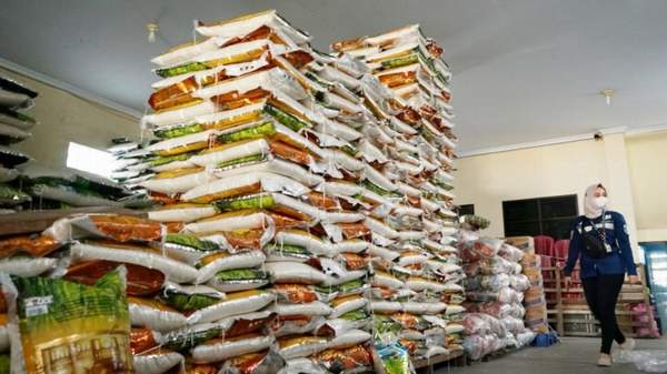 (IFRANSYAH/RADAR KALTARA) BAHAN POKOK: Beras menjadi salah satu komoditas pokok yang menyumbang angka infalasi di Tanjung Selor.