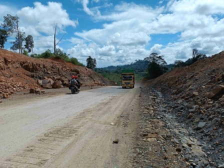 PENGARUH: Perbaikan infrastruktur menjadi salah satu yang harus disikapi sebagai bentuk upaya mengontrol tingginya inflasi. IWAN KURNIAWAN/RADAR KALTARA