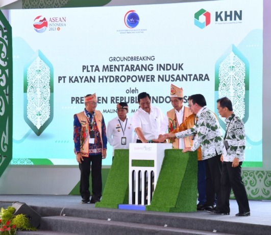 Gubernur Kaltara, Drs H Zainal A Paliwang SH, M.Hum mengikuti ground breaking PLTA Mentarang beberapa waktu lalu.