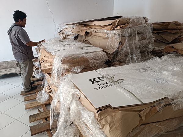 Kotak suara yang merupakan logistik tahap I sudah diamankan di gudang logistik KPU Bulungan.