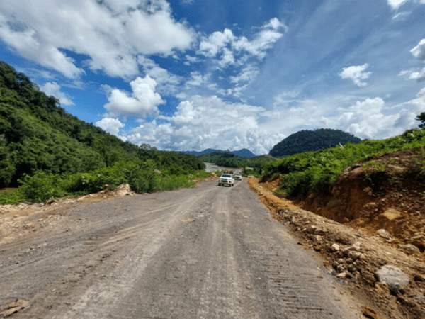 ENERGI LISTRIK : Tampak akses infrastruktur jalan yang dibangun oleh KHE di kawasan PLTA Sungai Kayan.