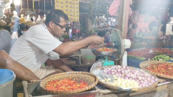 arga cabai rawit yang didatangkan dari Sulawesi terus mengalami kenaikan hingga tembus Rp 200 ribu per kilogram.