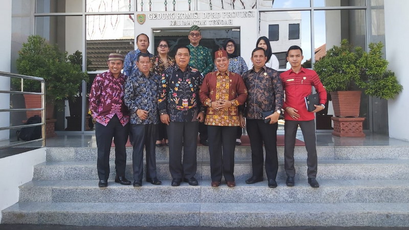 DPRD Kotim dan Komisi II DPRD Kalteng usai pertemuan bahas persoalan ratusan desa beluam dialiri listrik