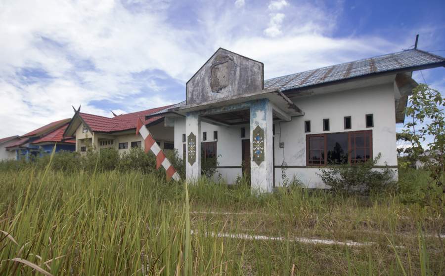 KOSONG: Kantor Kelurahan Mungku Baru tak lagi difungsikan untuk memberi pelayanan kepada masyarakat. AGUS PRAMONO/KALTENG POS