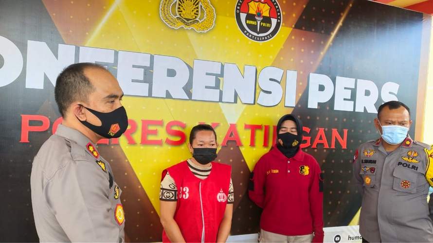 KASUS KDRT: Kapolres Katingan AKBP Andri Siswan Ansyah didampingi Wakapolres Kompol Hemat Siburian, dan Kasatreskrim Iptu Adhy Heriyanto ketika menggelar jumpa pers kasus KDRT, Jumat (30/4). HUMAS POLRES KATINGAN