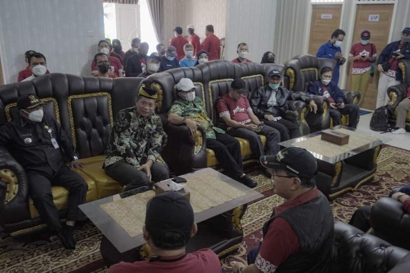 PERAN KUC: Para pimpinan perguruan tinggi di Kalimantan menghadiri ramah tamah sekaligus deklarasi penguatan peran KUC dalam pembangunan IKN, Kamis (20/1). HUMAS UPR UNTUK KALTENG POS