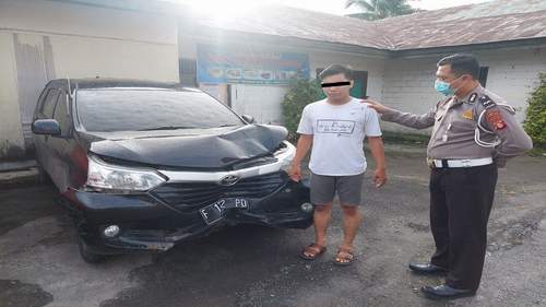 MF berhasil diamankan oleh perseonel Polresta Palangka Raya, setelah sebelumnya berusaha kabur usai menabrak sepeda motor, Sabtu (21/5/2022). (FOTO : IST)