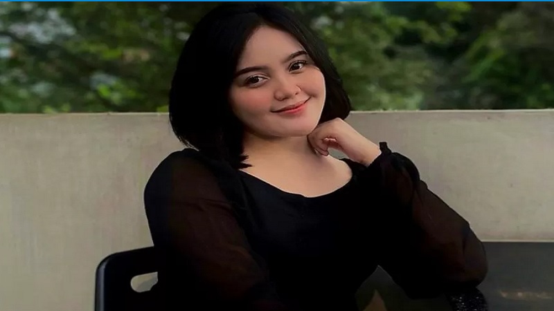 Putri komedian Mandra, Tia Septiana. (Istimewa)