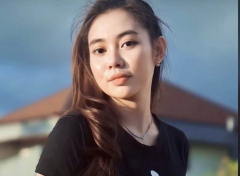 Mumu atau Mutiara penyanyi lagu Dayak yang berjudul Ba Atei Ije (IST)