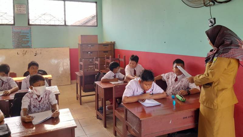 Aktivitas anak didik saat mengikuti MPLS di SDN 4 Palangkaraya, Selasa (11/7/2023) pagi (FOTO:MARINI/PROKALTENG.CO)