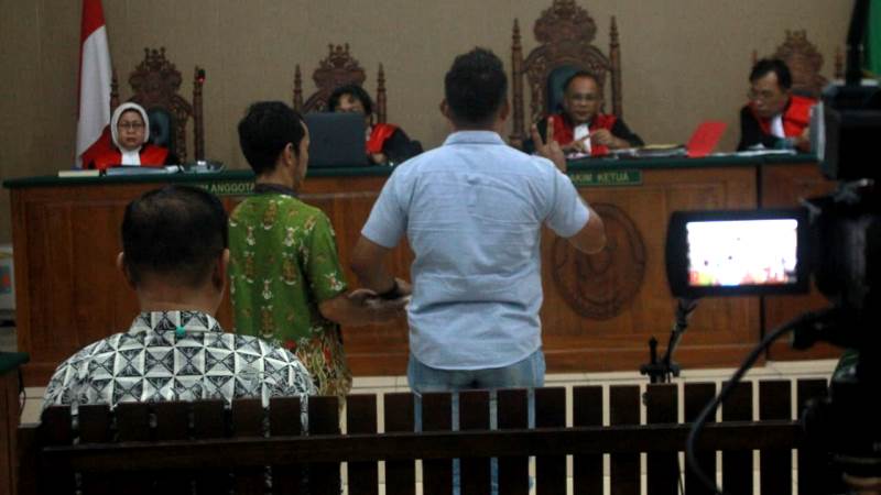 Persidangan perkara Tindak Pidana Korupsi dengan Terdakwa Ben Brahim S. Bahat dan Ari Egahni, Kamis (26/10).