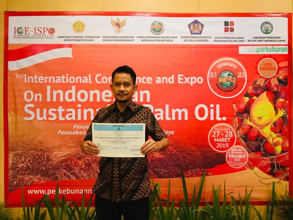 Yayan, Head of Sustainable Departement PT TPS usai menerima Sertifikat ISPO (Foto:Ist)