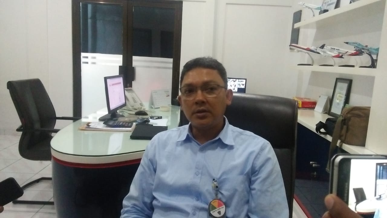 Branch Manager Sriwijaya Air Cabang Balikpapan, Henrico Fernando saat memberi keterangan kepada awak media.