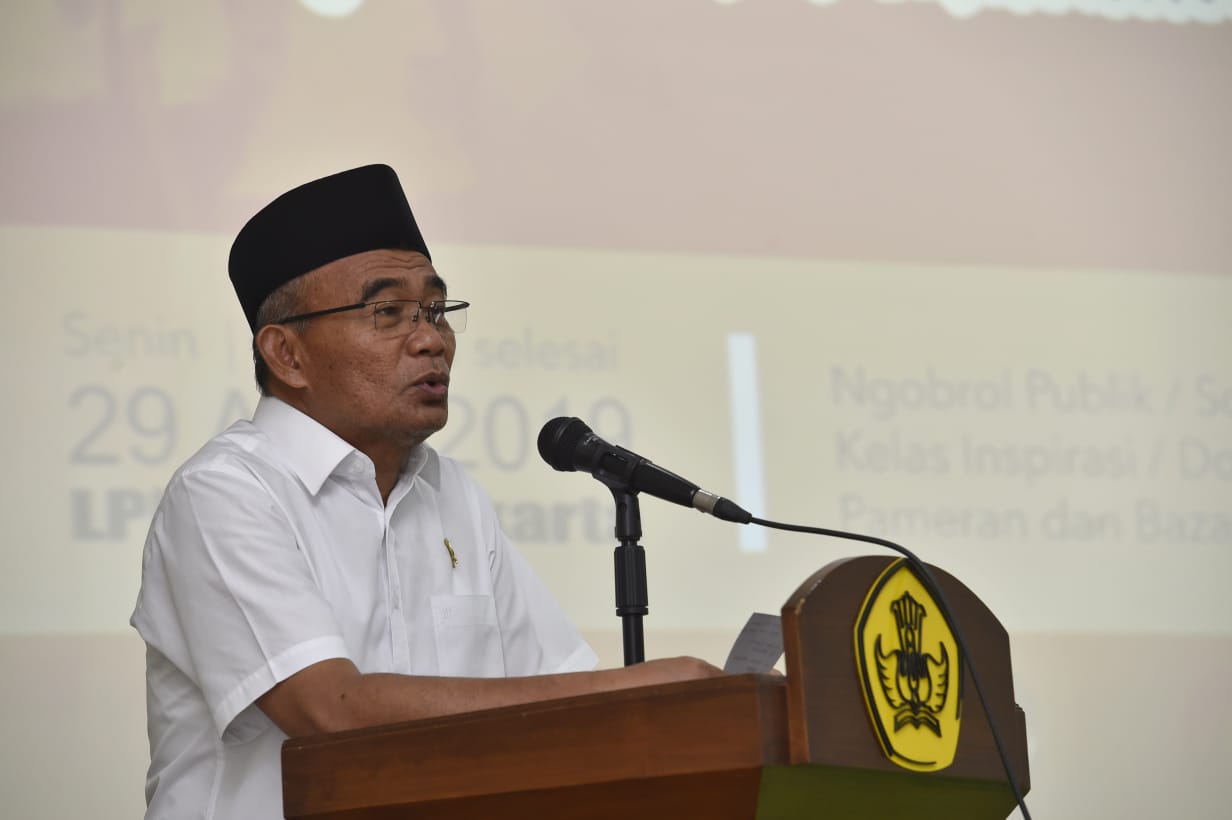 Mendikbud Muhadjir Effendy saat memberikan sambutan di kantor Lembaga Penjamin Mutu Pendidikan (LPMP) DKI Jakarta. (Foto : Kemendikbud for Kaltim Post)