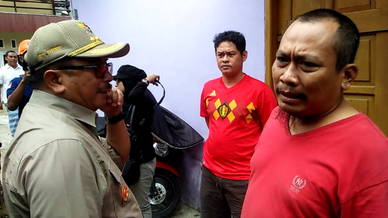 Pemilik akun Facebook (FB) Zul Andrean, Zul Andreansyah (kanan) saat bertemu Wali Kota Balikpapan, Rizal Effendi, Selasa (4/6) siang.