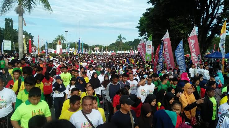 Event jalan sehat yang pernah digelar Polda Kaltim baru-baru ini. Acara Polda Kaltim selalu dipenuhi masyarakat umum karena selalu menyediakan hadiah berlimpah.