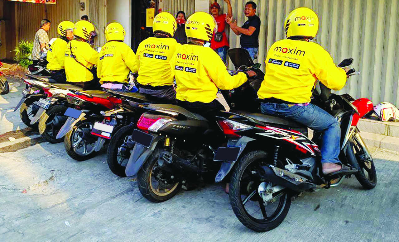 Masyarakat pengguna transportasi ojek online di Balikpapan, banyak keuntungan yang diberikan Maxim kepada para pengemudi.