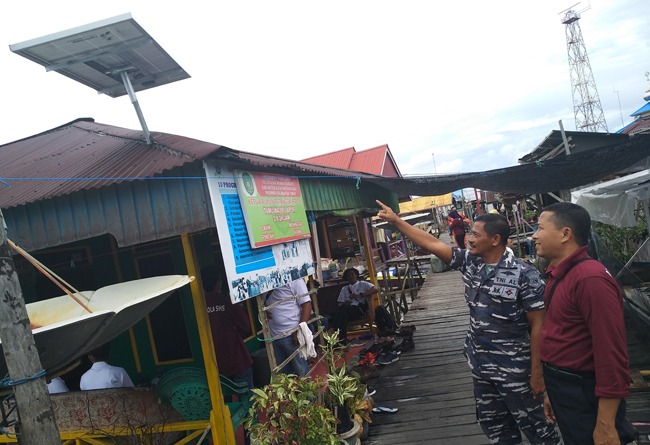 Solar Home System (SHS) dari Pertamina Hulu Mahakam terpasang di setiap rumah warga Kampung Nelayan Muara Pegah.