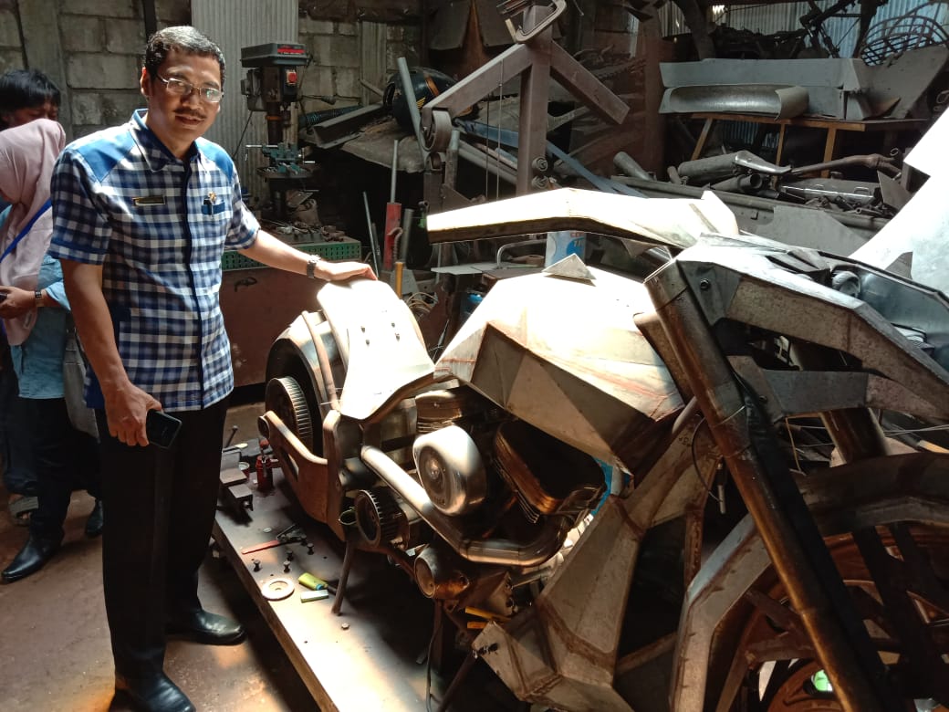 M Faisal saat berkunjung ke  GGrand Custom Work .