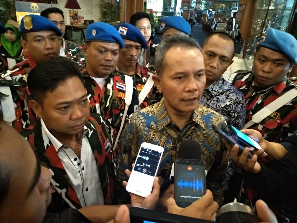 Kasdam VI Mulawarman Brigjen TNI Richard Tampubolon (kanan) dan Ketua Umum Markas Besar Laskar Merah Putih H Muhammad Arsyad Cannu (kiri). (foto:wawan/prokal)