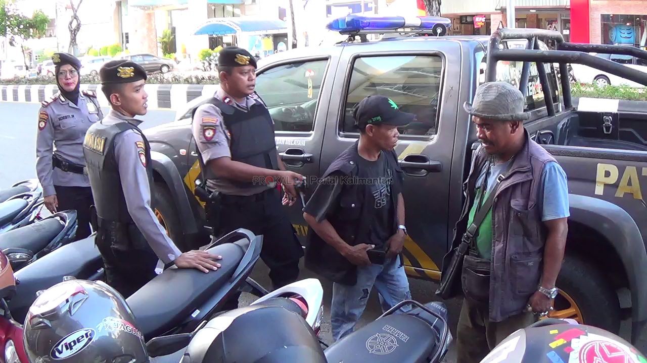 Salah satu jukir liar yang diamankan anggota Dit Samapta Polda Kaltim di Klandasan.