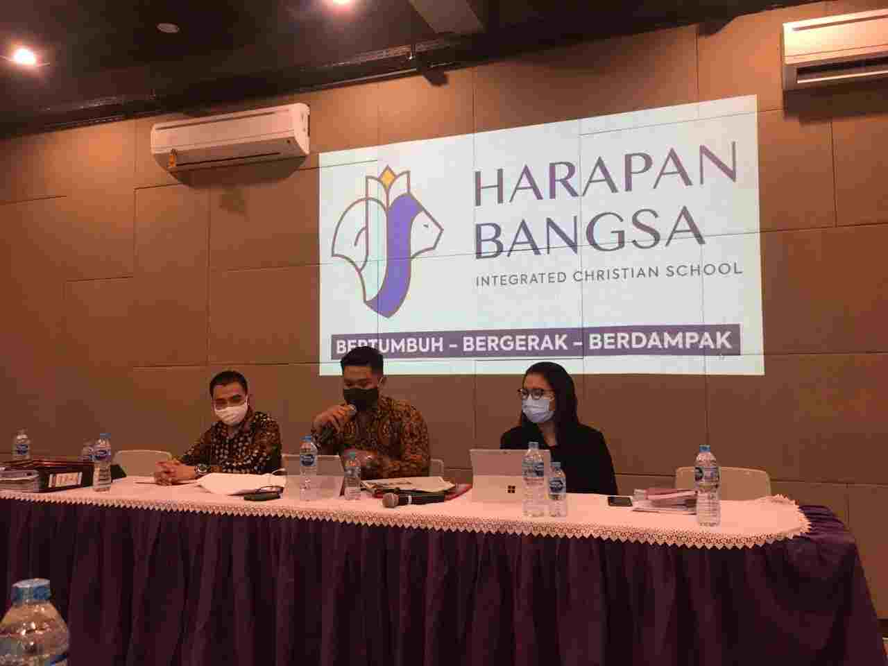 Pihak Yayasan Sekolah Harapan Bangsa Balikpapan saat memberikan keterangan.