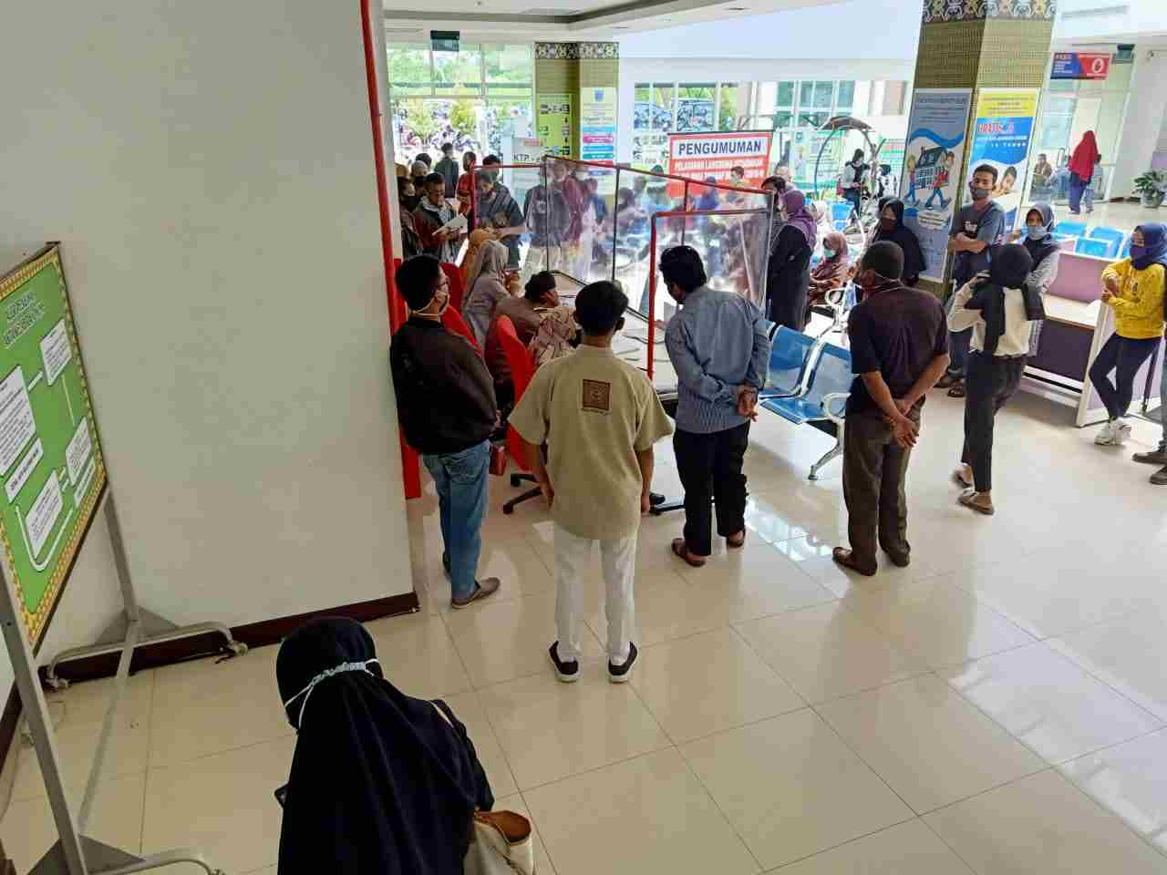 PEMBATASAN: Pelayanan administrasi di Disdukcapil Paser selama masa pandemi ini, mengurangi tatap muka dan lebih ke sistem daring. Kedatangan hanya untuk yang bersifat teknis.