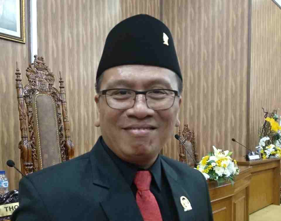 Almarhum Thohari Aziz.