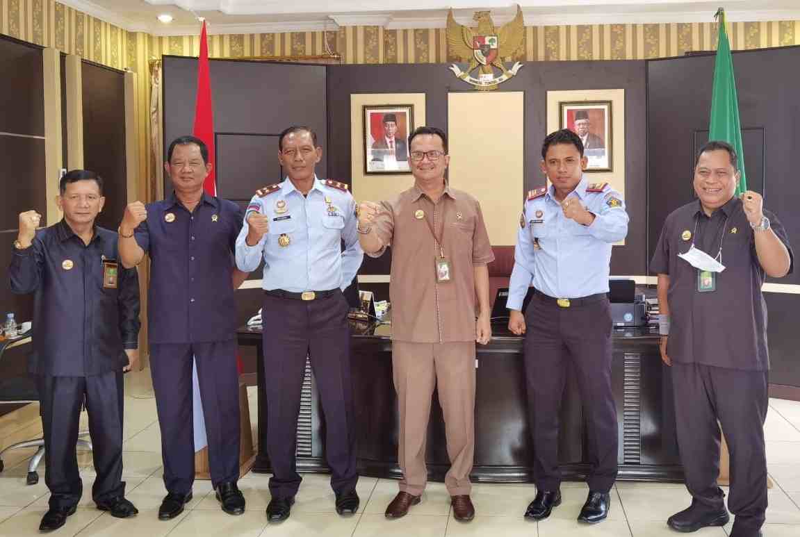 Kalapas dan Karutan Balikpapan saat menyambangi Ketua Pengadilan Negeri Balikpapan, Senin (15/2).