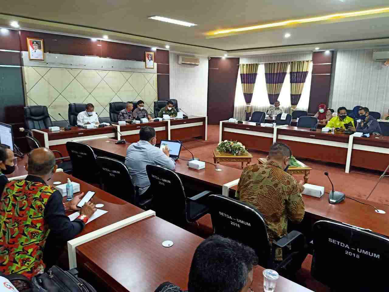 MATANGKAN PERSIAPAN: Perwakilan tiap daerah untuk Popda Kaltim ke-16 di Kabupaten Paser 2021 ini membahas kesiapan even yang dihelat November ini, Kamis (2/9).