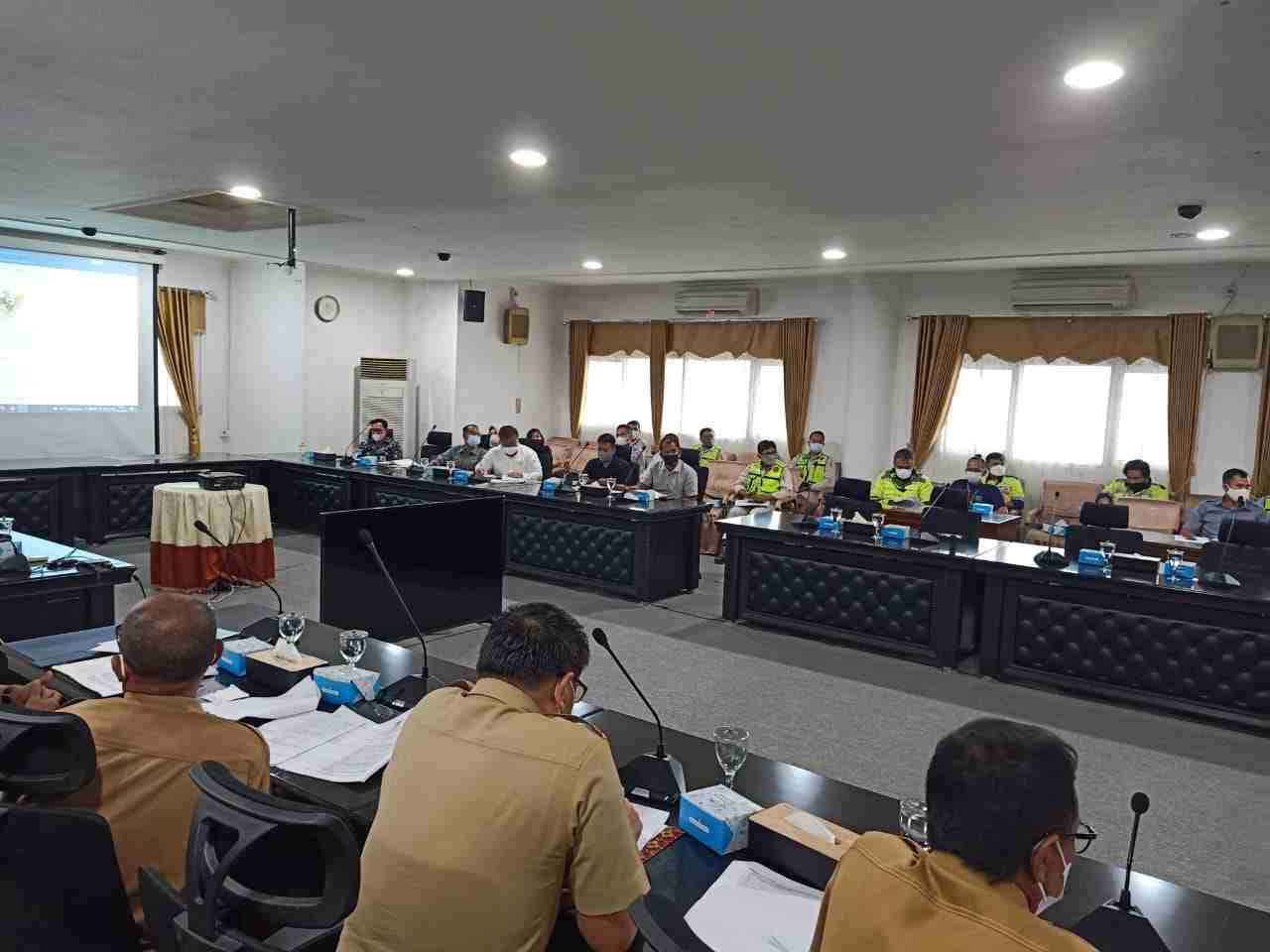 ATUR NOMINAL: Pansus I DPRD Paser bersama perwakilan seluruh Forum CSR Perusahaan di Paser membahas raperda terkait CSR, Selasa (26/10).