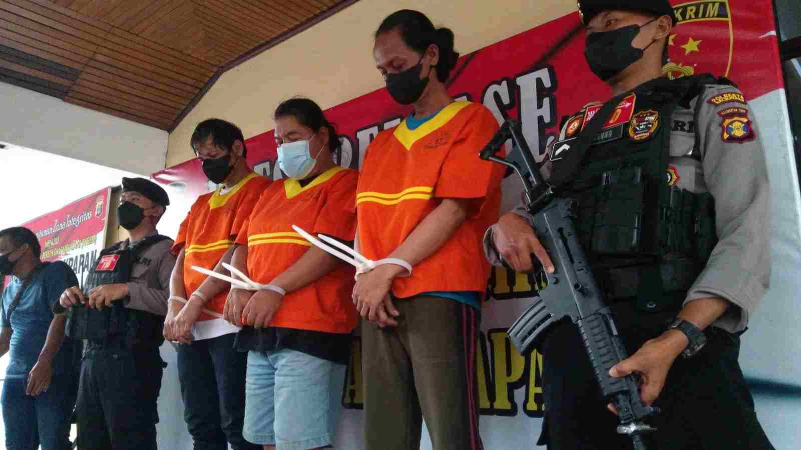 JADI TERSANGKA : HP, S dan HD ditetapkan sebagai tersangka dalam kasus suntik silikon yang membuat nyawa YI melayang.