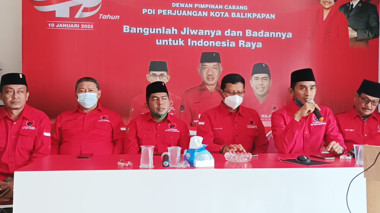 DUKUNG BUDIONO : PDI Perjuangan akhirnya memberikan rekomendasi kepada Budiono untuk mendampingi Rahmad Mas’ud.