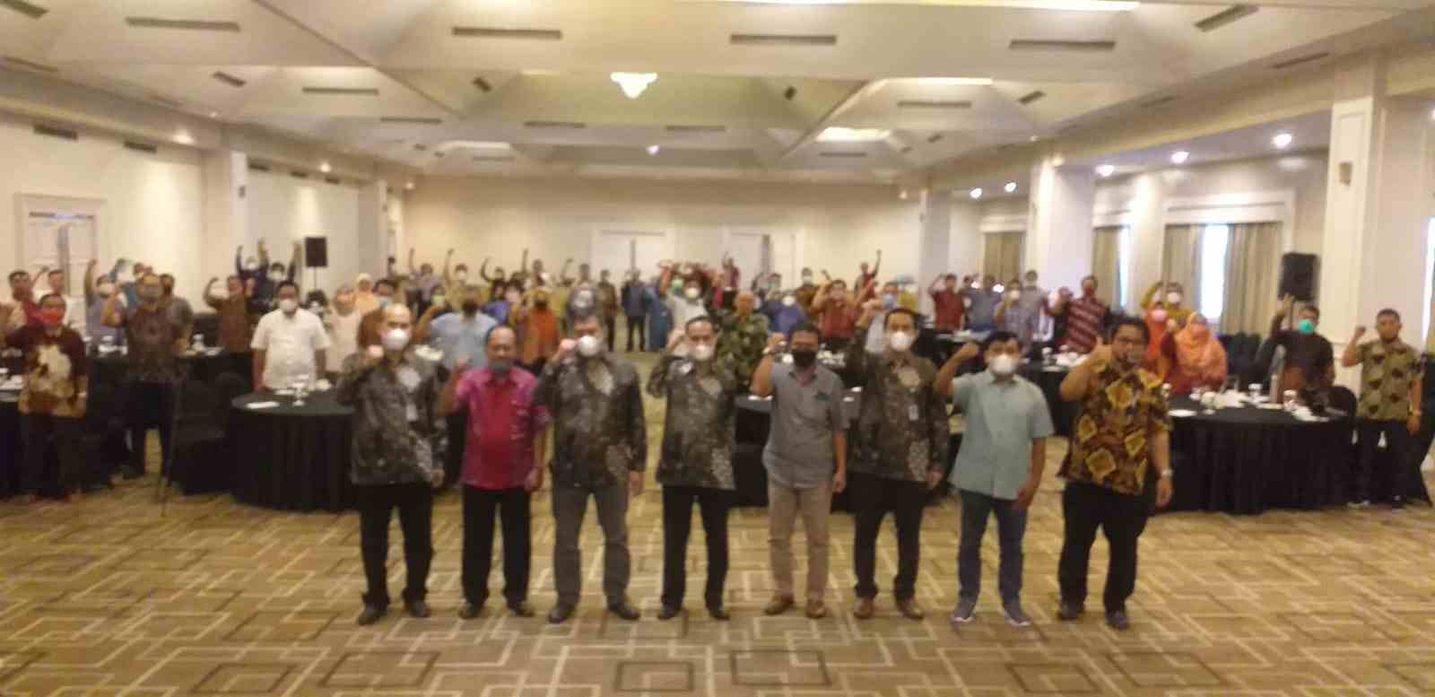 SUKSES RAKER: Direktur Polnes Samarinda, Ir Ramli, ST, M.Eng, IPM saat memberikan sambutan dihadapan peserta Raker bertema Penguatan Inovasi dan Sinergitas Kerja Menuju Polnes Mandiri dan Unggul 2023.