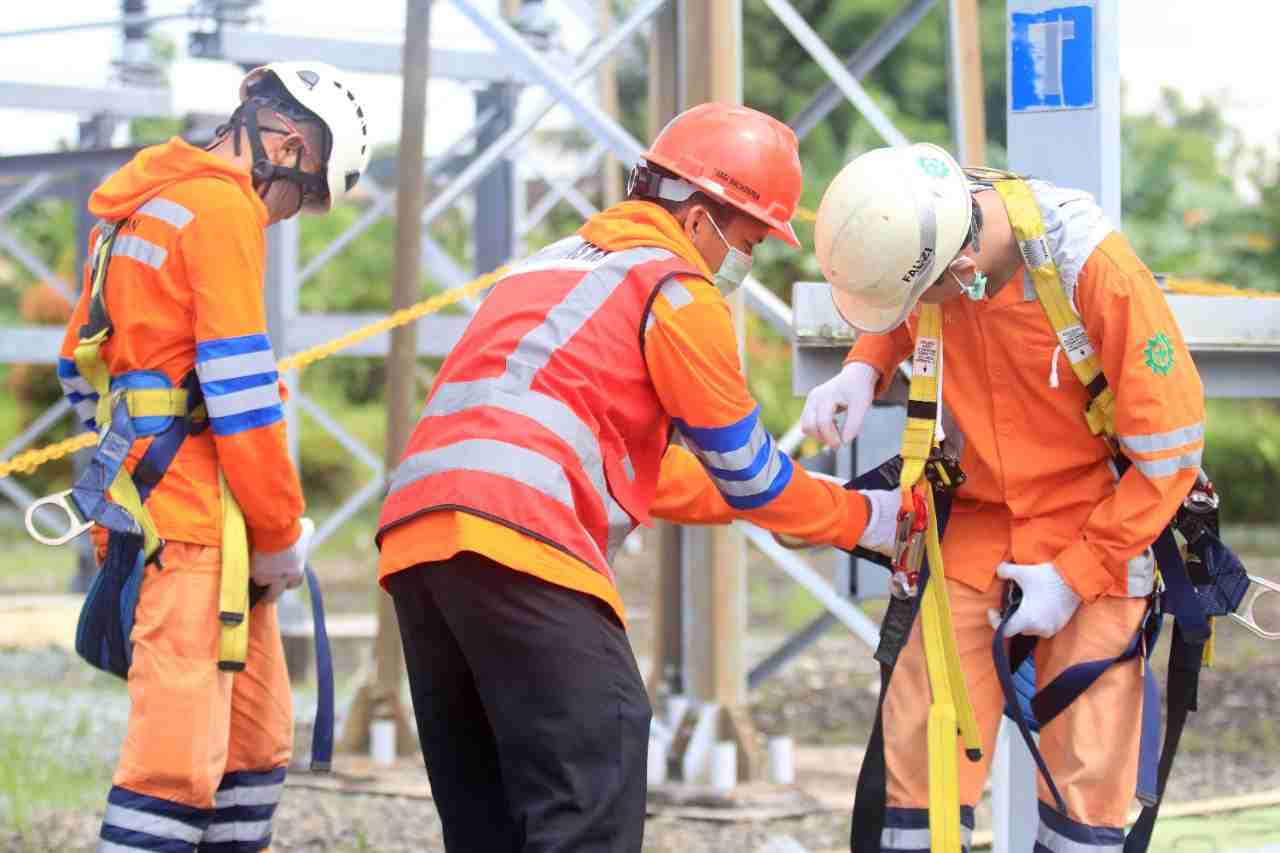 PENCAPAIAN PLN: Hasil asesmen World Safety Organization, PLN UIKL Kalimantan mendapatkan penghargaan GOLD dalam ajang WSO Safety Culture Award (WISCA) tahun 2022 karena telah menerapkan budaya safety pada level proactive.