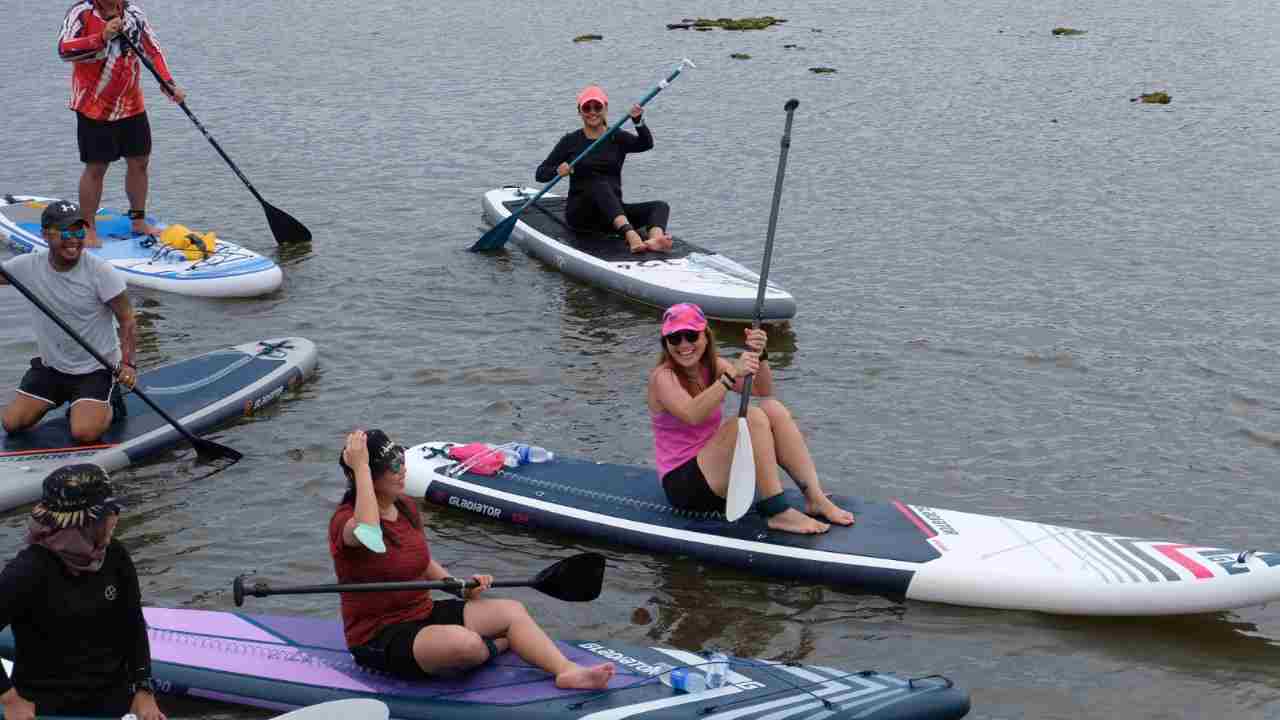ASIK DAN AMAN : Stand up paddle (SUP) bisa jadi alternatif olahraga air bagi warga Balikpapan.