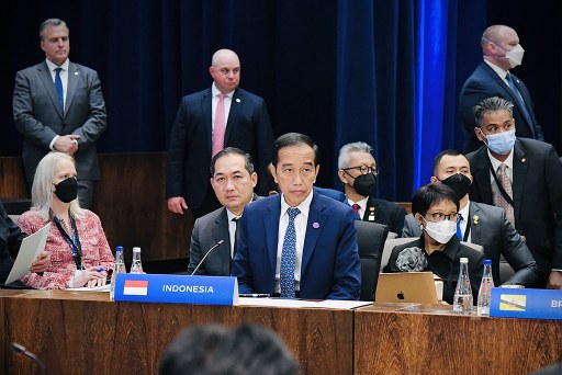 Presiden Jokowi menyerukan penghentian perang di Ukraina karena telah menciptakan tragedi kemanusiaan dan memperburuk perekonomian dunia. Selain itu, perang di Ukraina juga telah melemahkan multilateralisme dan berpotensi memecah belah hubungan antarnegar