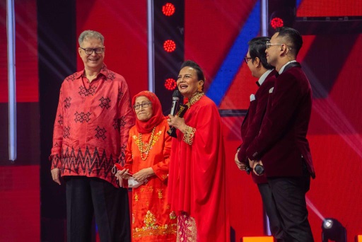 MOMENTUM: Christine Hakim (tengah) terpilih sebagai penerima penghargaan untuk kategoriLifetime Achievement Telkomsel Awards 2022 didasari oleh dedikasi yang diberikan selama ini dalam berkarya di industri film Tanah Air.