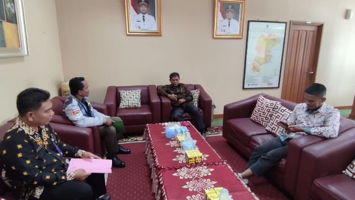 PERTEMUAN: Plt Bupati PPU Hamdam (dua kanan) dan Ketua FBN RI DPD PPU Abdul Rahman.