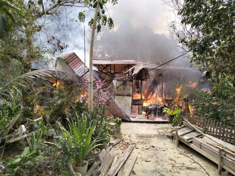 Kebakaran di Gunung Guntur membuat satu rumah warga ludes.