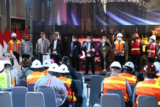 JADI YANG PERTAMA: Telkomsel dan PT Freeport Indonesia (PTFI) menghadirkan penerapan 5G Underground Smart Mining pertama di Asia Tenggara yang secara resmi diluncurkan oleh Presiden RI Joko Widodo dan dihadiri juga oleh Menteri BUMN, Menteri ESDM, Menteri