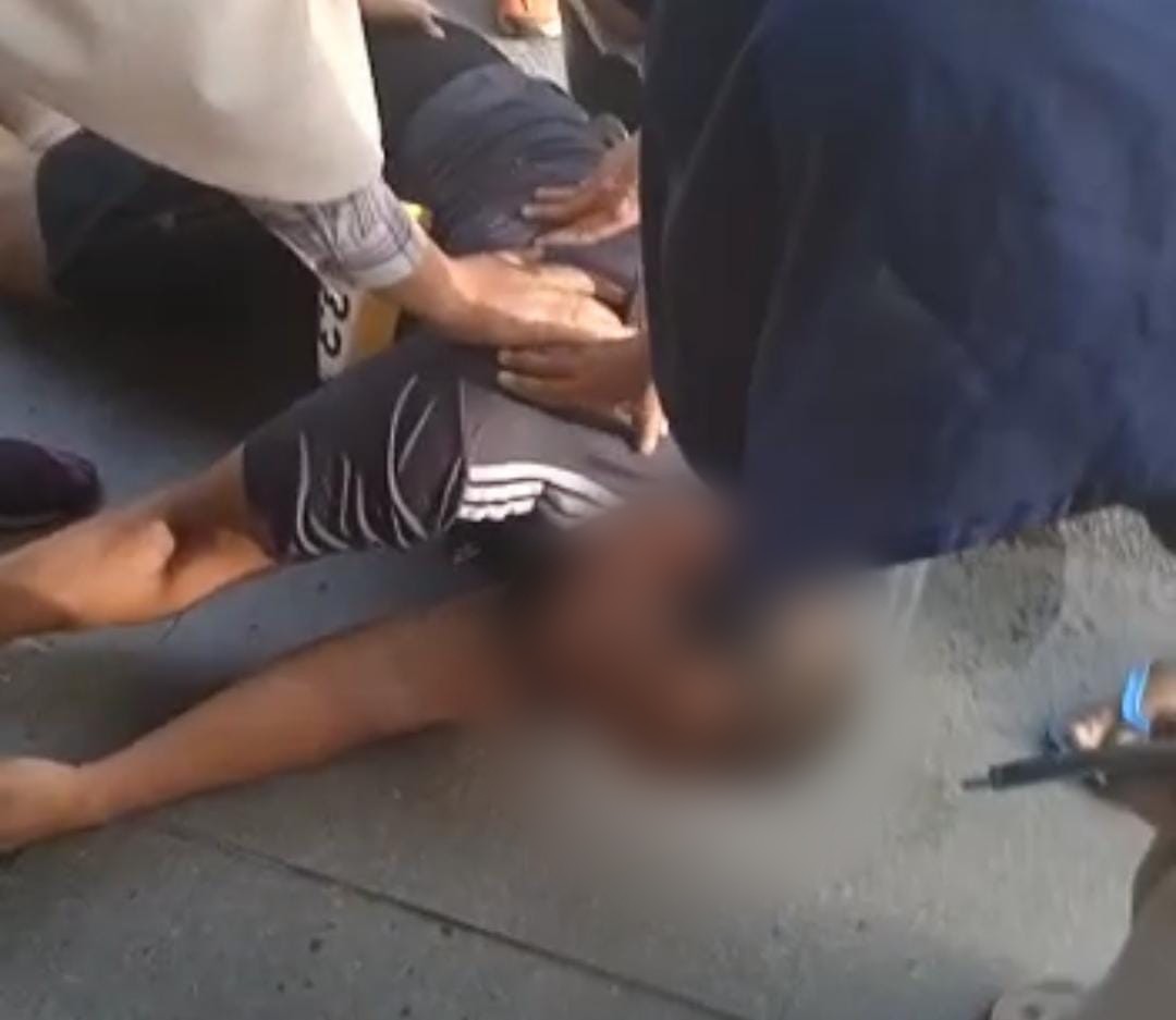 Tangkapan layar video amatir saat terjatuh di depan DKK Balikpapan.